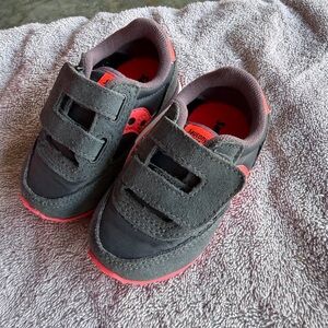 Saucony Kids Gray and Coral Hook-and-Loop Sneakers